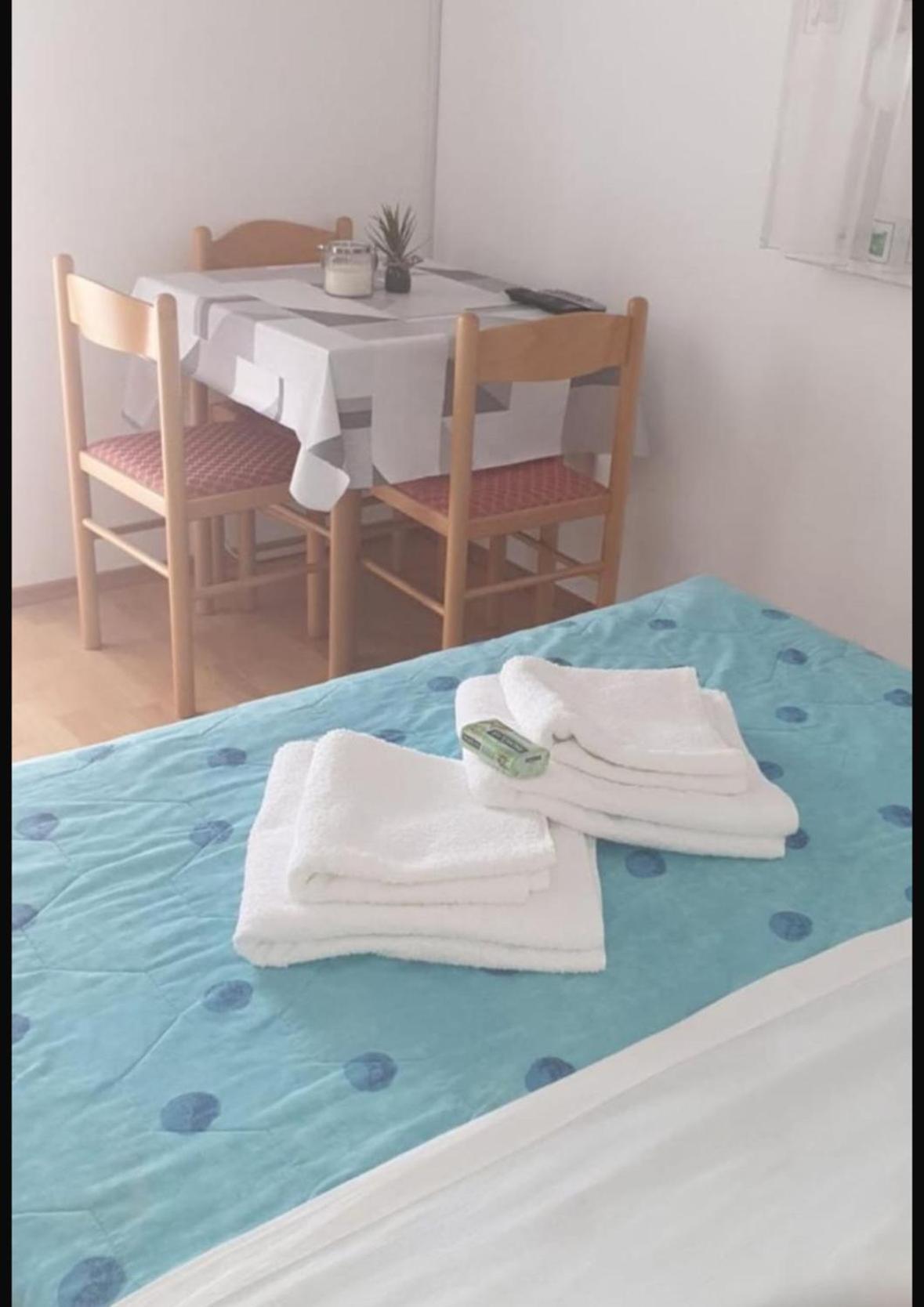 Apartmani I Soba Mia ポレッチ エクステリア 写真